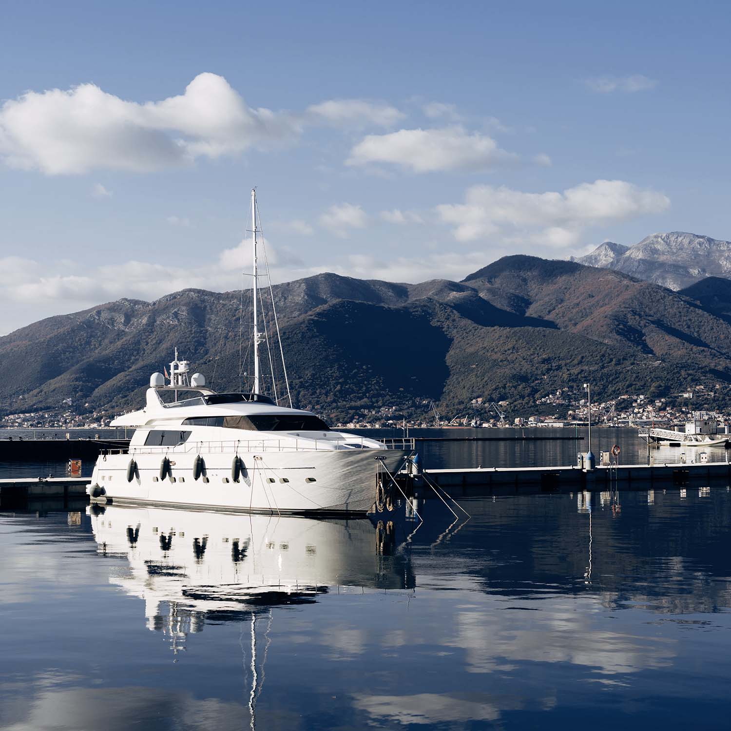Nocturne Ocean Yacht
